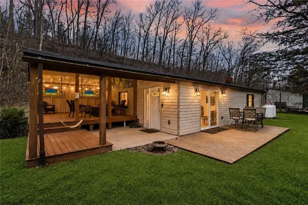 $249,000 | 142 Twin Lakes Drive, Zelienople, PA 16063