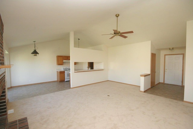 201 Prairie Ridge Drive Woodstock, IL 60098 - Photo 3 of 16