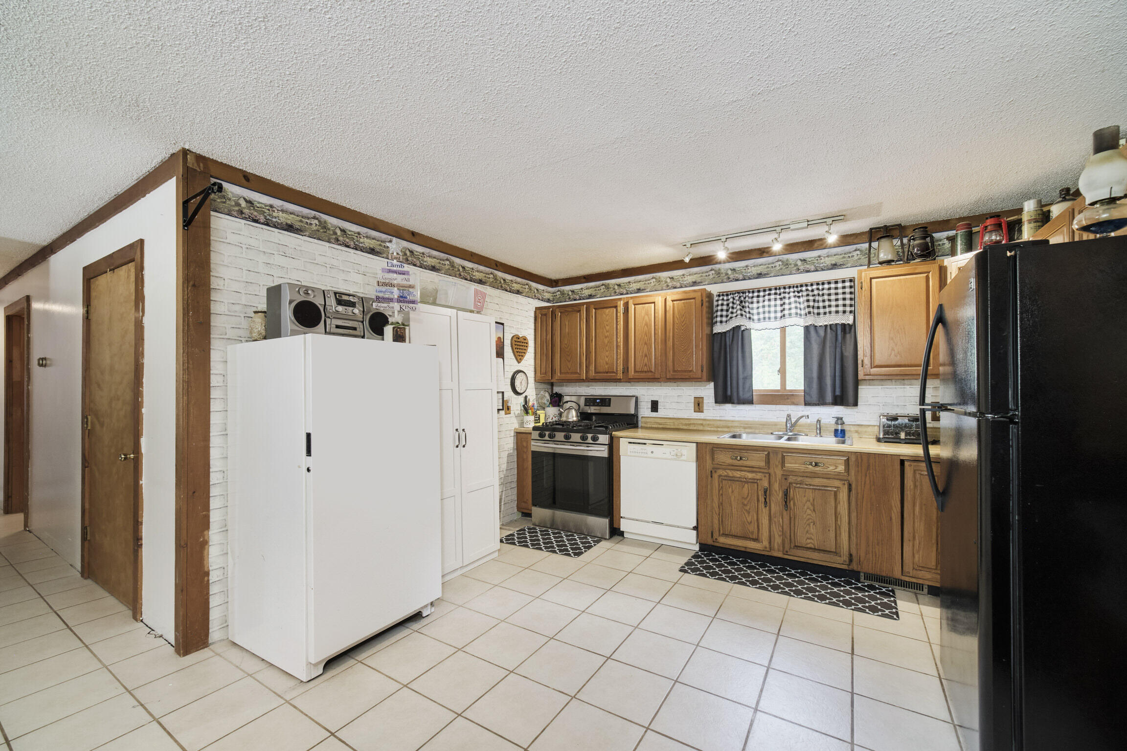 925 South High Bridge Road Wellston, MI 49689 - Photo 11 of 55 Kitchen/dining area