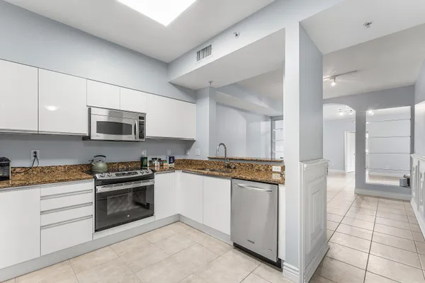 $4,100 | 233 South Federal Highway, Unit 308, Boca Raton, FL 33432
