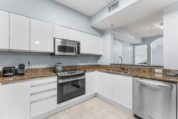 $4,100 | 233 South Federal Highway, Unit 308, Boca Raton, FL 33432