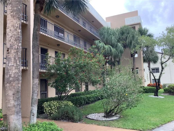 $1,500 | 4820 Lucerne Lakes Boulevard West, Unit 205, Lake Worth, FL 33467