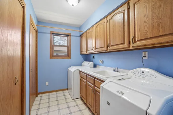 $585,000 | 9699 123rd Avenue Southeast, Lake Lillian, MN 56253