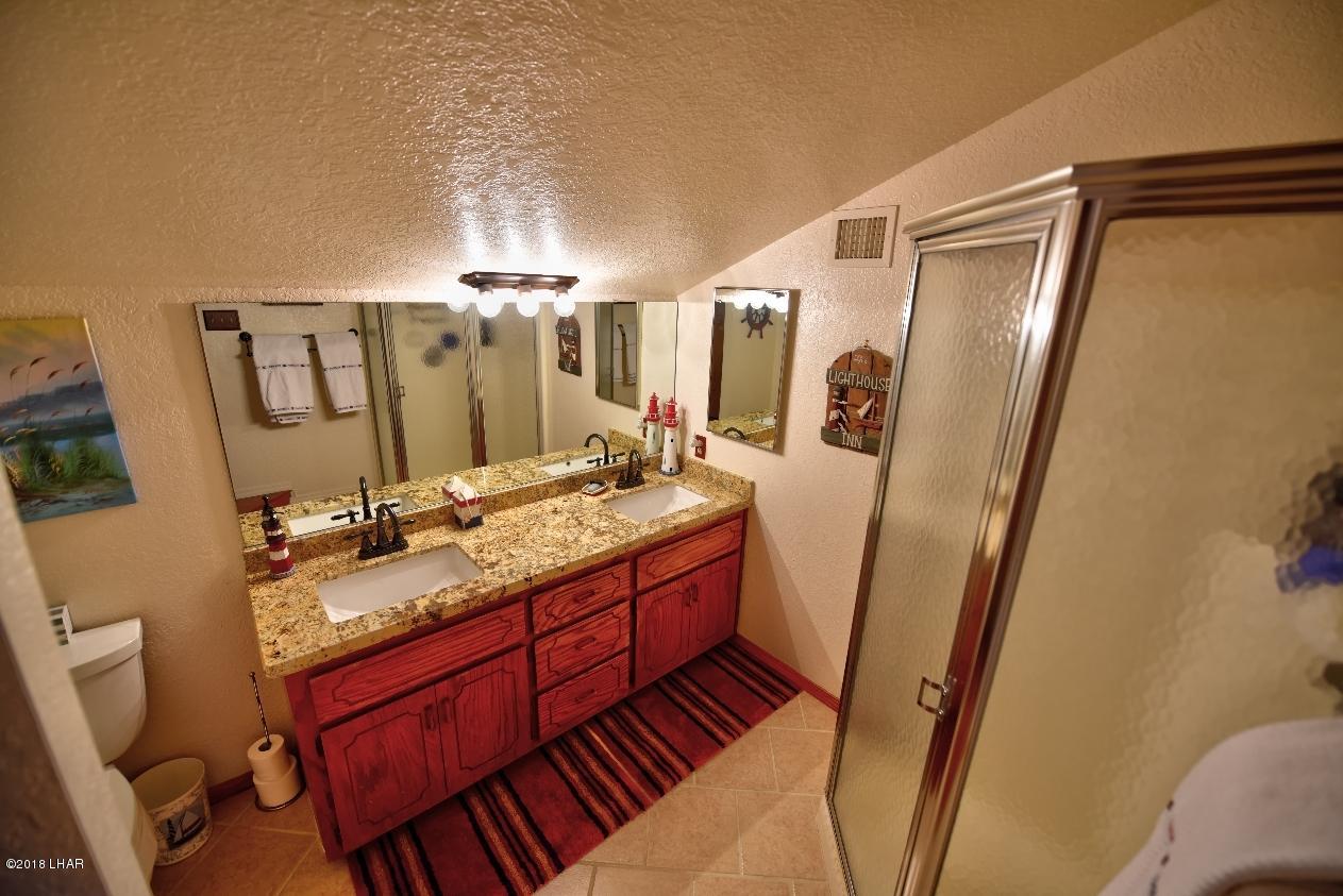 8625 Riverside Drive, Unit 72 Parker, AZ 85344 - Photo 11 of 24 Upstairs bathroom