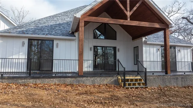 $789,900 | 971 Grand Point Boulevard, Sunrise Beach, MO 65079