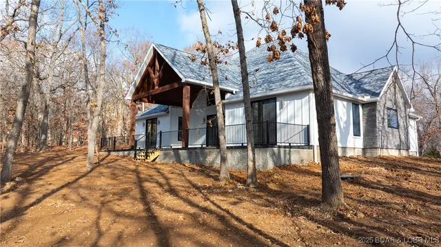 $789,900 | 971 Grand Point Boulevard, Sunrise Beach, MO 65079