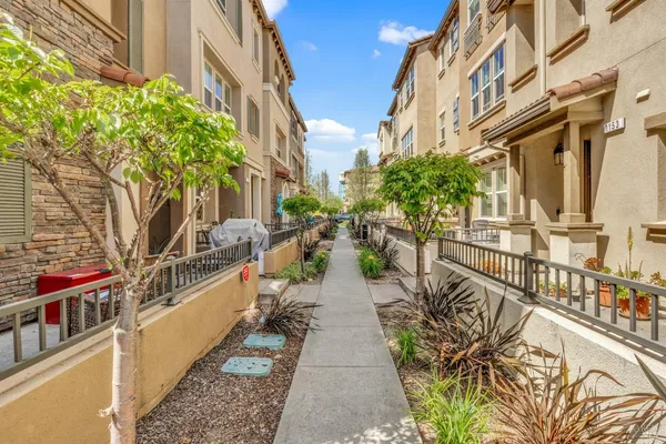 a view of a pathway with a pathway