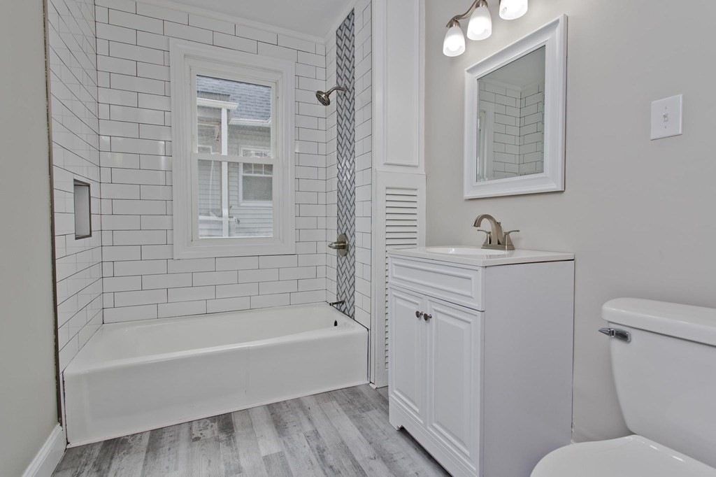 11 Chase Avenue Springfield, MA 01108 - Photo 21 of 35 a bathroom with sink bathtub and view