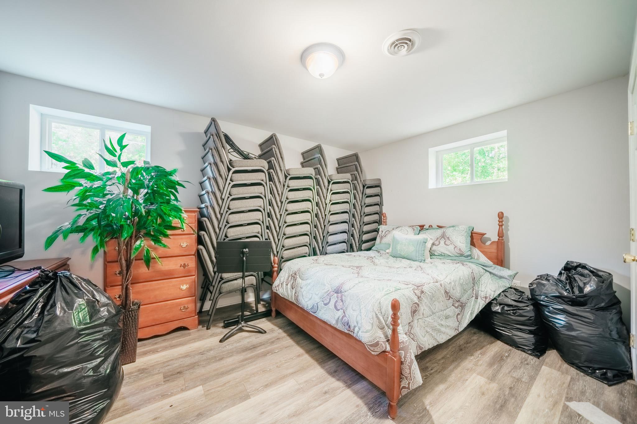 13347 Silver Hill Road Sumerduck, VA 22742 - Photo 21 of 32 Guest room/office