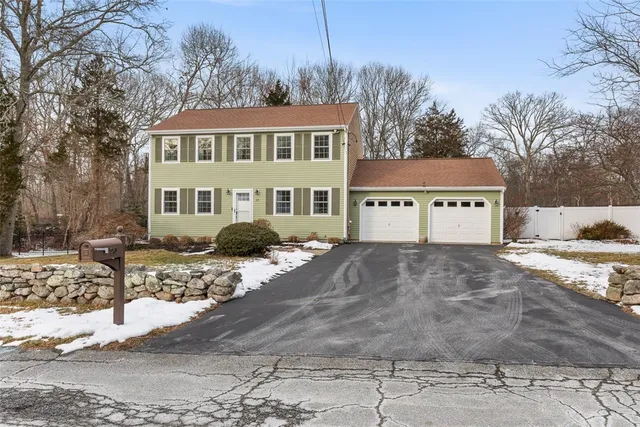 $800,000 | 20 North Christopher Avenue, Tiverton, RI 02878
