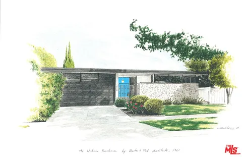 a view of a back yard of the house
