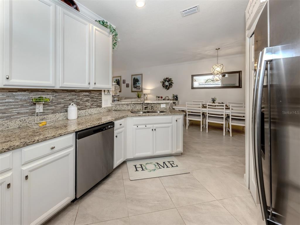 12391 Amica Loop Venice, FL 34293 - Photo 14 of 67