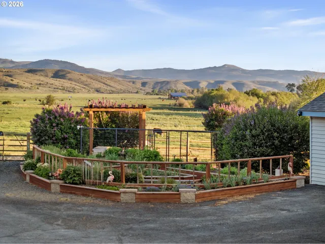 $975,000 | 40290 Beaver Creek Loop, Baker City, OR 97814