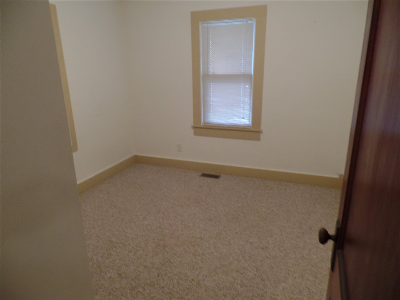 202 North Cold Springs Road Bloomfield, IN 47424 - Photo 9 of 15 Gallery Image 9