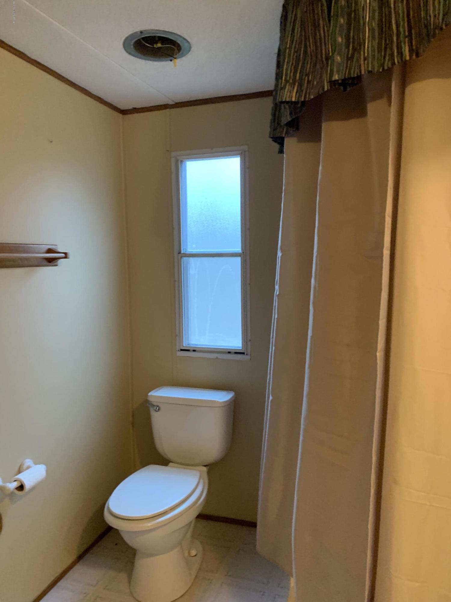 422 Wilderness Road Mammoth Cave, KY 42259 - Photo 9 of 29 bath with garden tub area