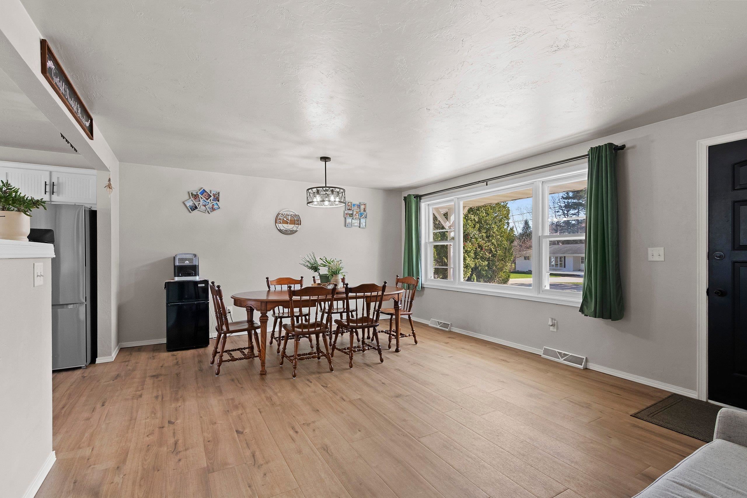 3175 Birch Road Suamico, WI 54173 - Photo 4 of 39