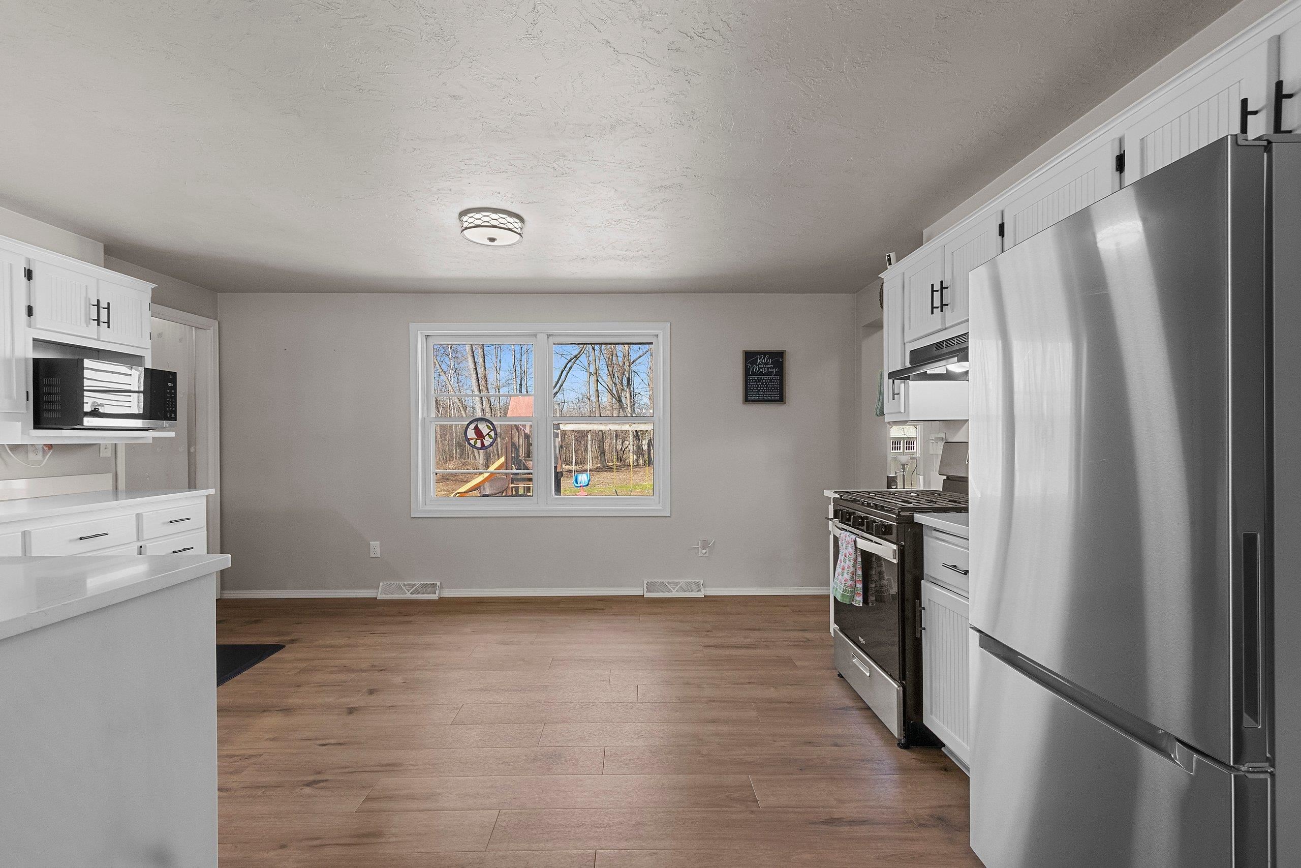 3175 Birch Road Suamico, WI 54173 - Photo 5 of 39