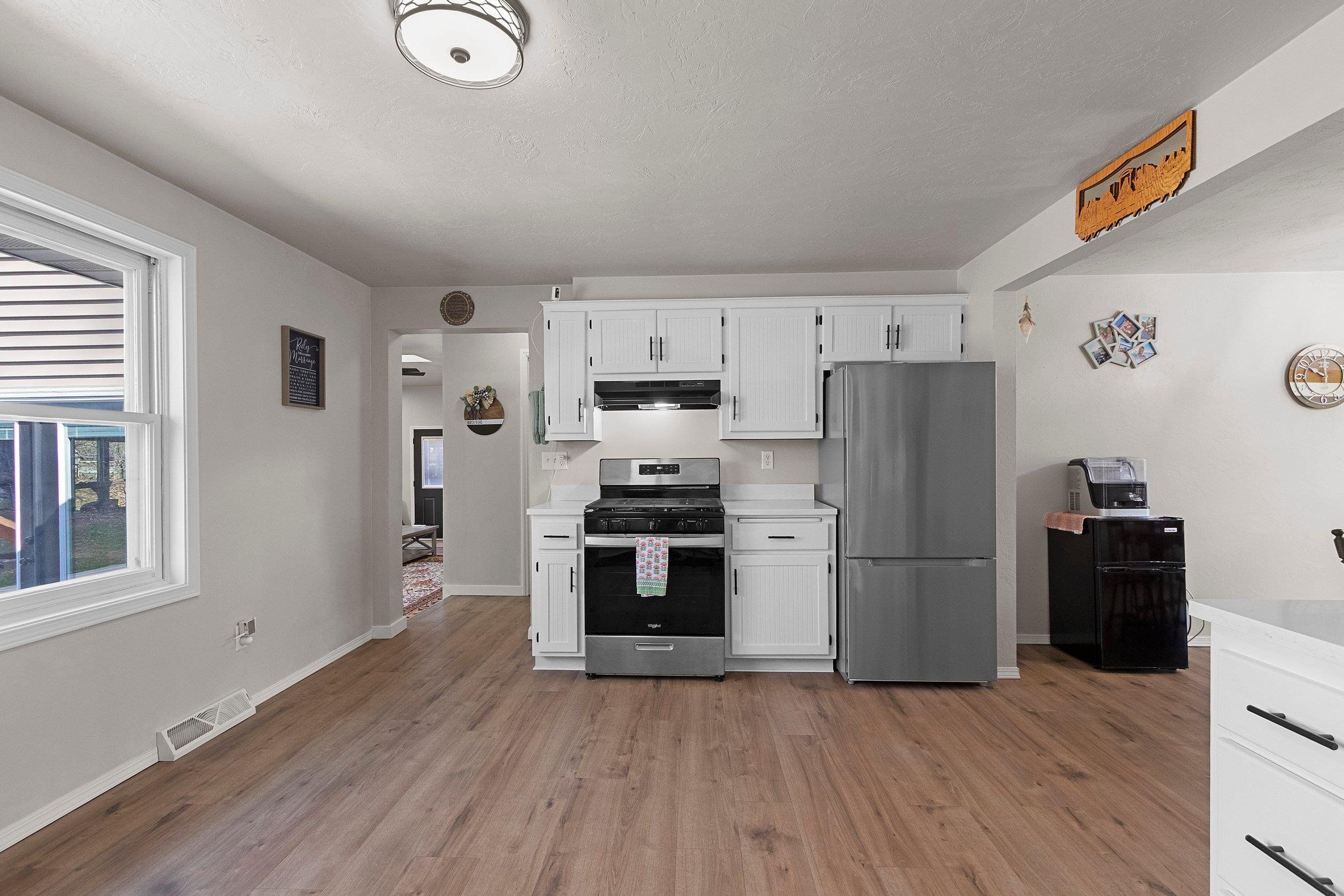 3175 Birch Road Suamico, WI 54173 - Photo 6 of 39