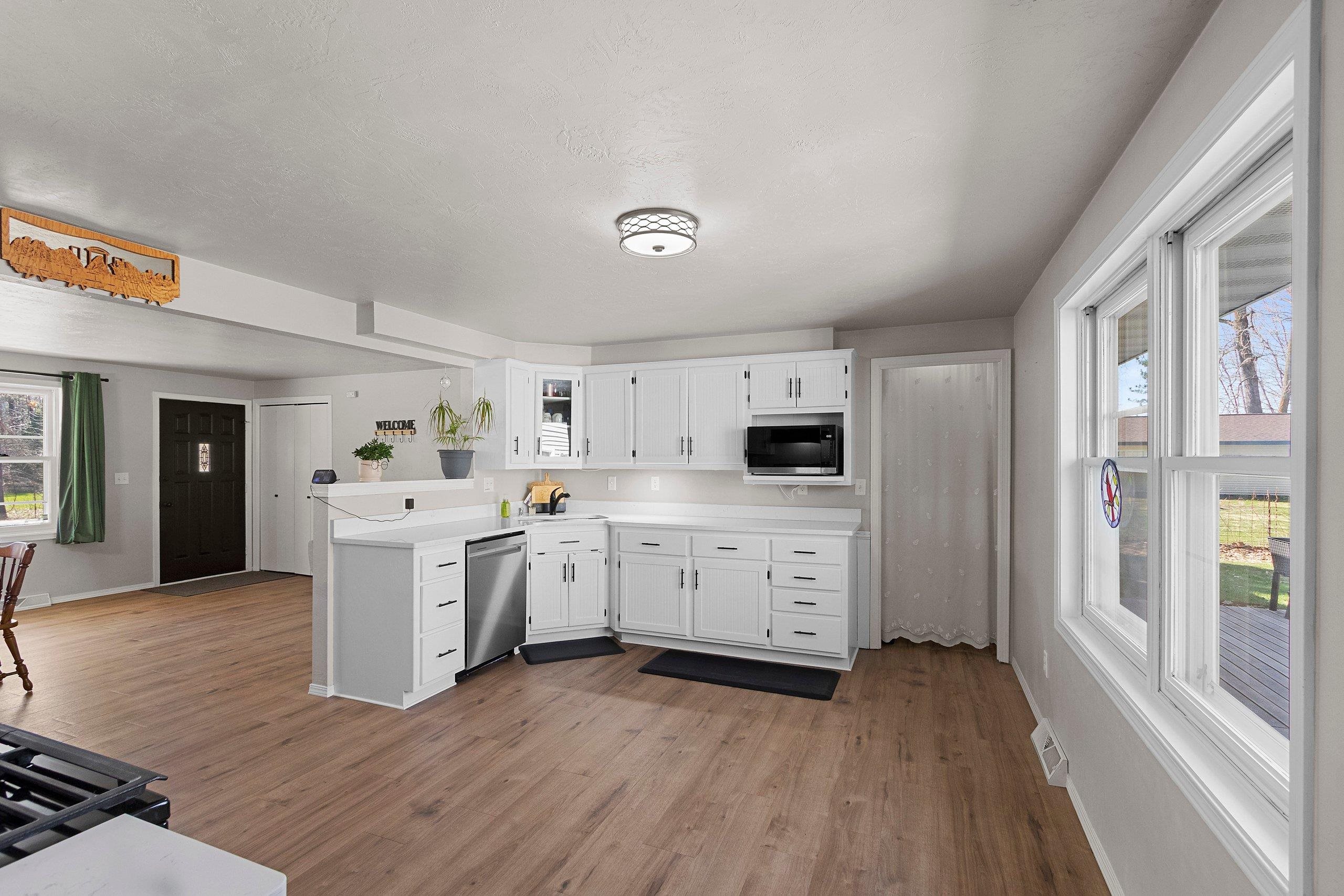 3175 Birch Road Suamico, WI 54173 - Photo 7 of 39