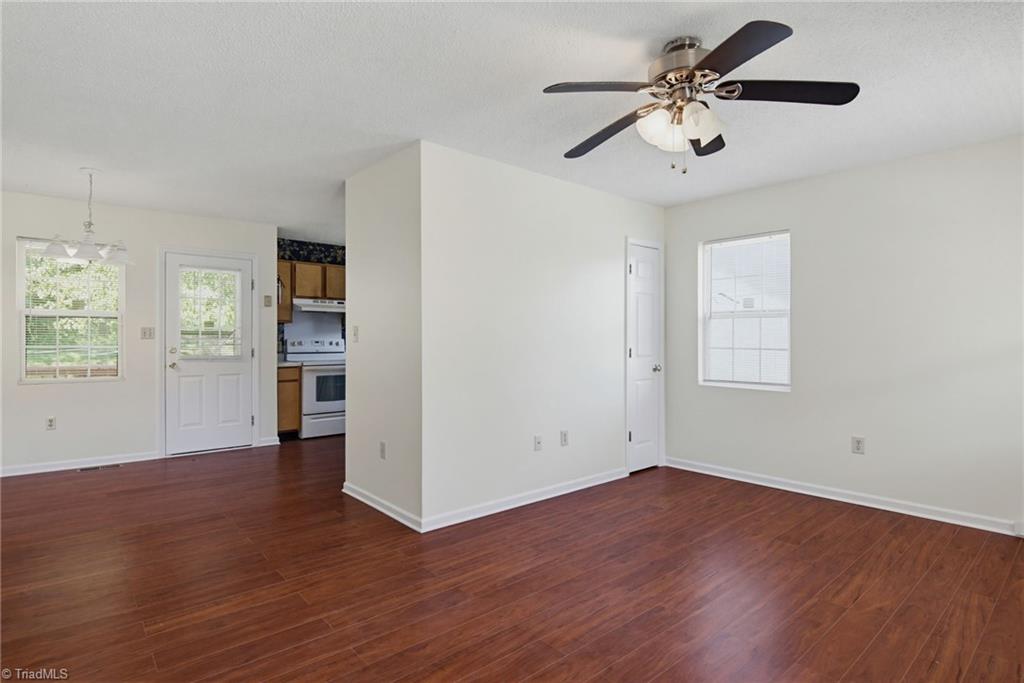 1528 Ambridge Court High Point, NC 27265 - Photo 6 of 28