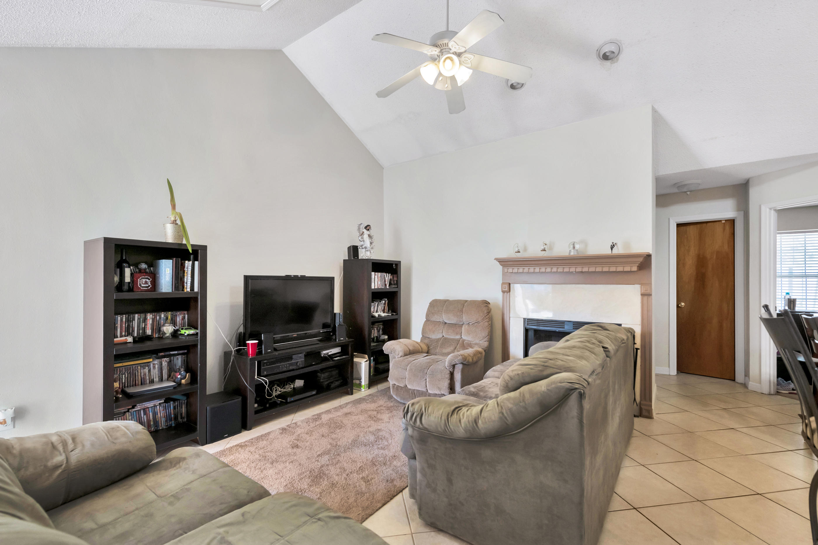 10 Falcon Ridge Lane Fort Walton Beach, FL 32547 - Photo 2 of 22 02_Family Rm1