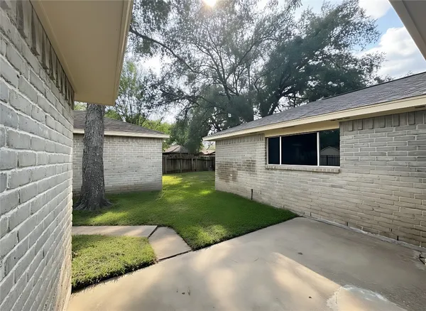 $1,900 | 13703 Cologne Drive, Houston, TX 77065