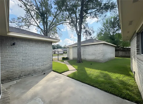 $1,900 | 13703 Cologne Drive, Houston, TX 77065
