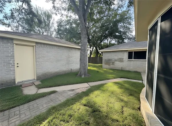$1,900 | 13703 Cologne Drive, Houston, TX 77065