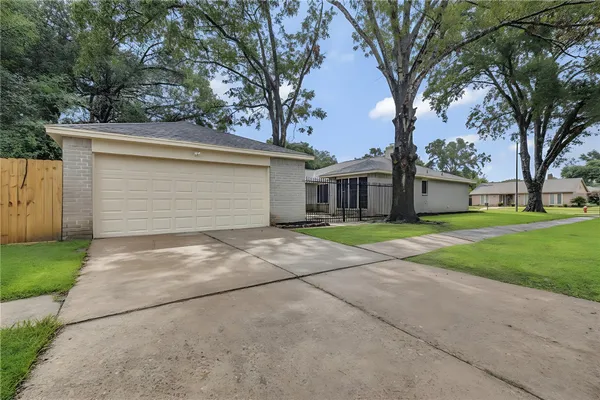 $1,900 | 13703 Cologne Drive, Houston, TX 77065
