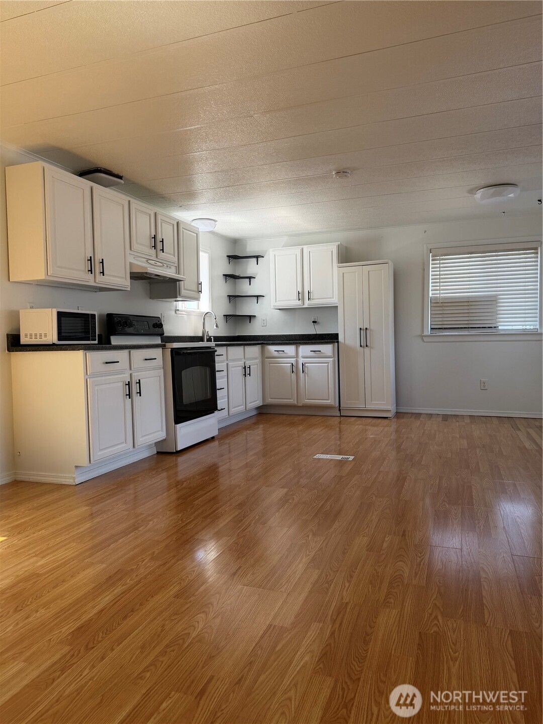 415 Lakeview Road, Unit F6 Lynnwood, WA 98087 - Photo 6 of 25