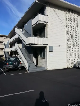 $1,650 | 1329 Kaihee Street, Unit 10, Honolulu, HI 96822