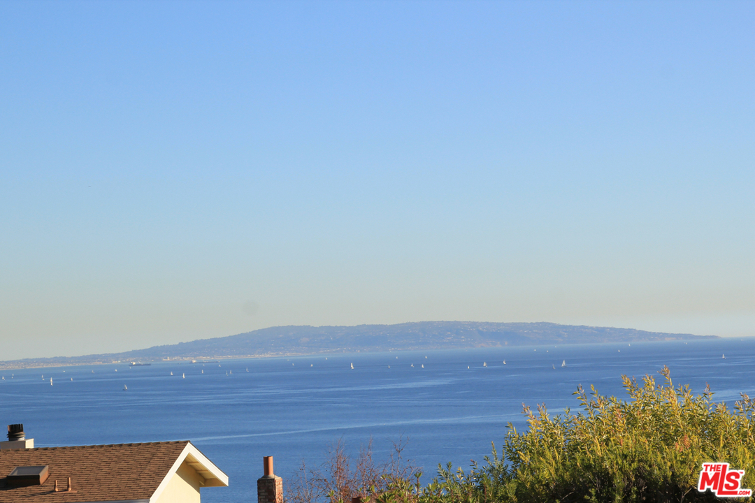 3641 Surfwood Road Malibu, CA 90265 - Photo 26 of 29 a view of an empty room