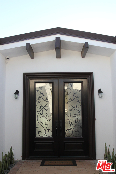 3641 Surfwood Road Malibu, CA 90265 - Photo 3 of 29 a close view of door