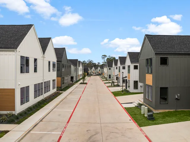 $3,875 | 1941 Sawdust Road, Unit 151, The Woodlands, TX 77380