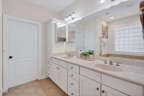 $795,000 | 407 Chandler Grant Drive, Cary, NC 27519