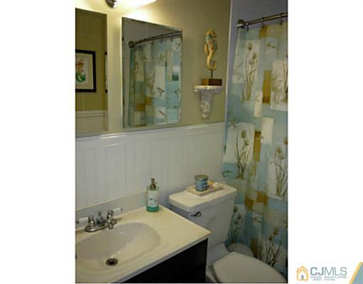 27 Tyndall Road Kendall Park, NJ 08824 - Photo 14 of 15 Gallery Image 14