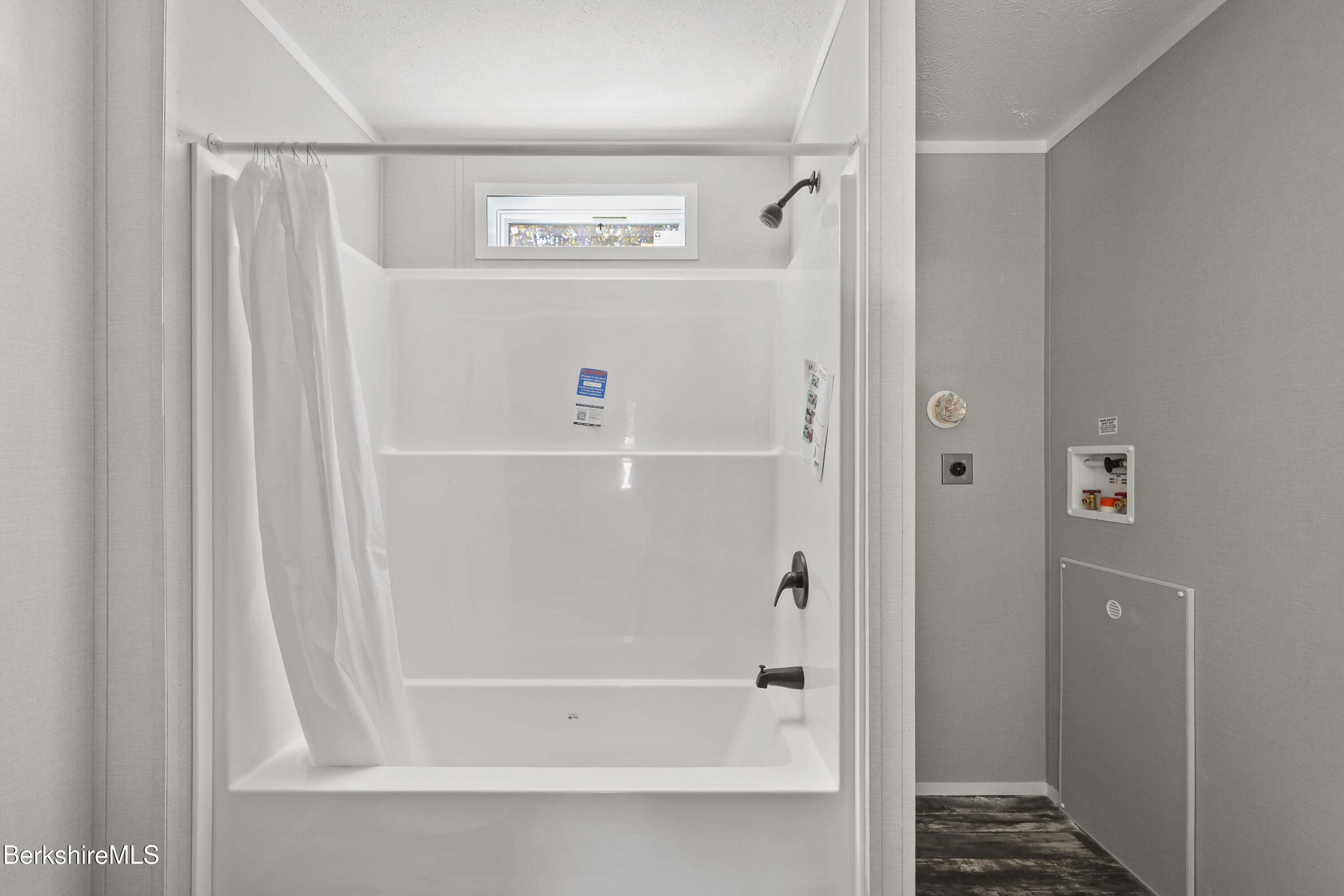 12 Aztec Drive North Adams, MA 01247 - Photo 14 of 14 a bathroom with a bathtub