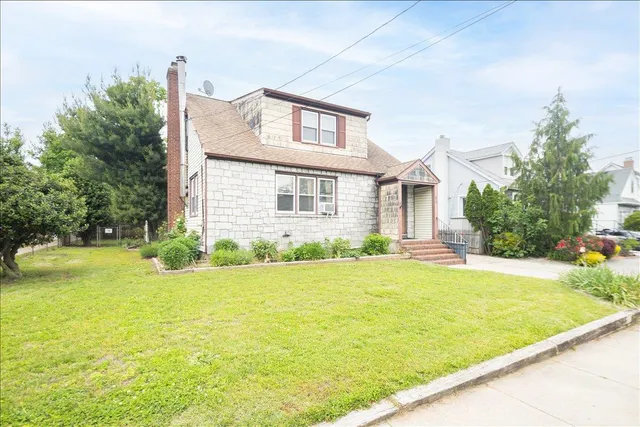 $699,000 | 343 Franklin Avenue, Hewlett, NY 11557