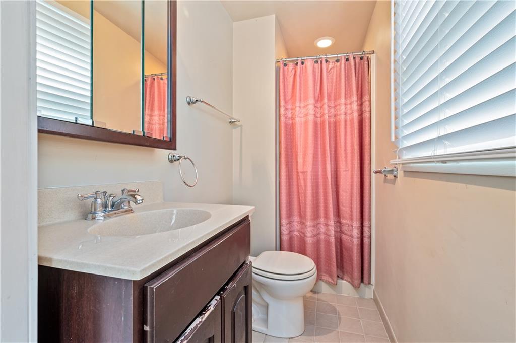261 Foxcroft Road Pittsburgh, PA 15220 - Photo 14 of 29 Gallery Image 14