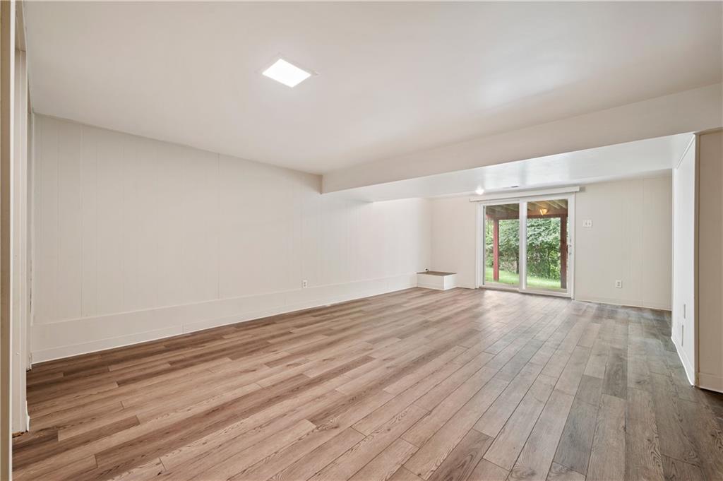 261 Foxcroft Road Pittsburgh, PA 15220 - Photo 18 of 29 Gallery Image 18