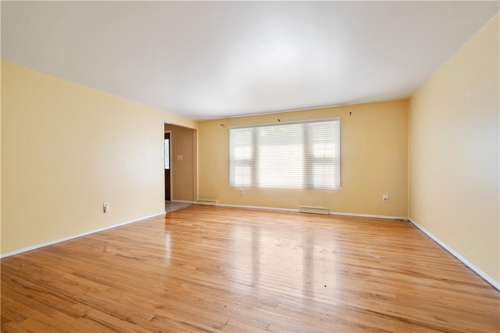 261 Foxcroft Road Pittsburgh, PA 15220 - Photo 5 of 29 Gallery Image 5