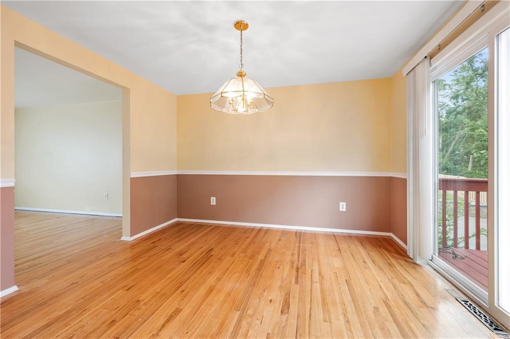 261 Foxcroft Road Pittsburgh, PA 15220 - Photo 7 of 29 Gallery Image 7