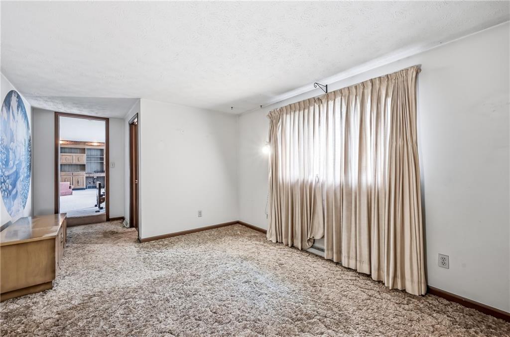 520 South Maysville Road Greenville, PA 16125 - Photo 15 of 33 an empty room with windows