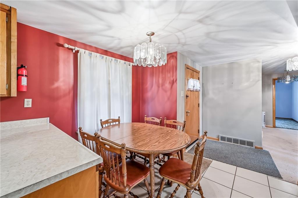 520 South Maysville Road Greenville, PA 16125 - Photo 8 of 33 a dining room with furniture and window