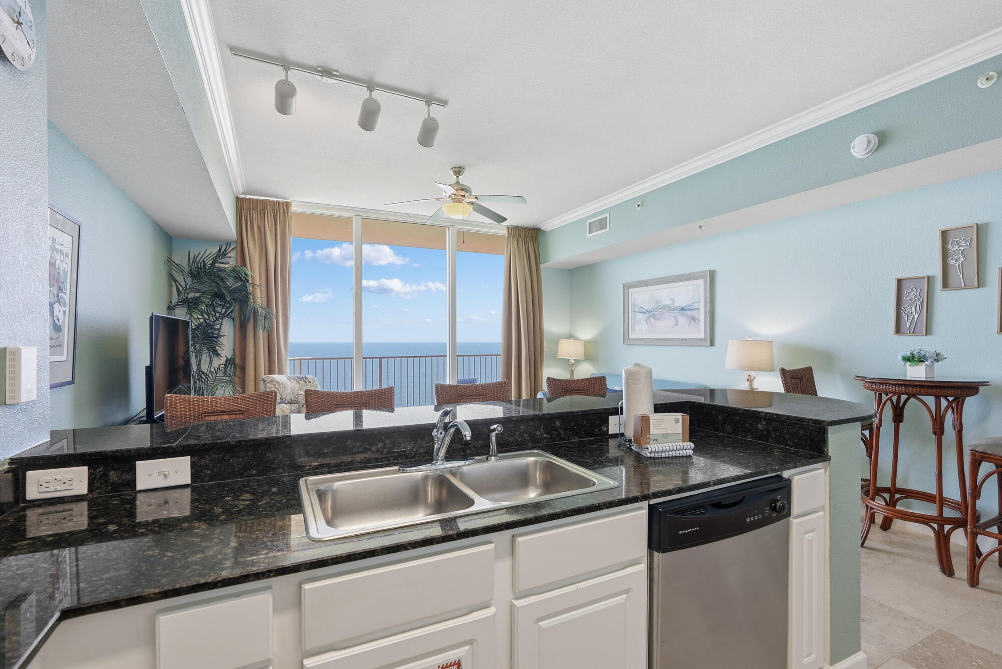 16819 Front Beach Road, Unit 2916 Panama City Beach, FL 32413 - Photo 11 of 45 Kitchen