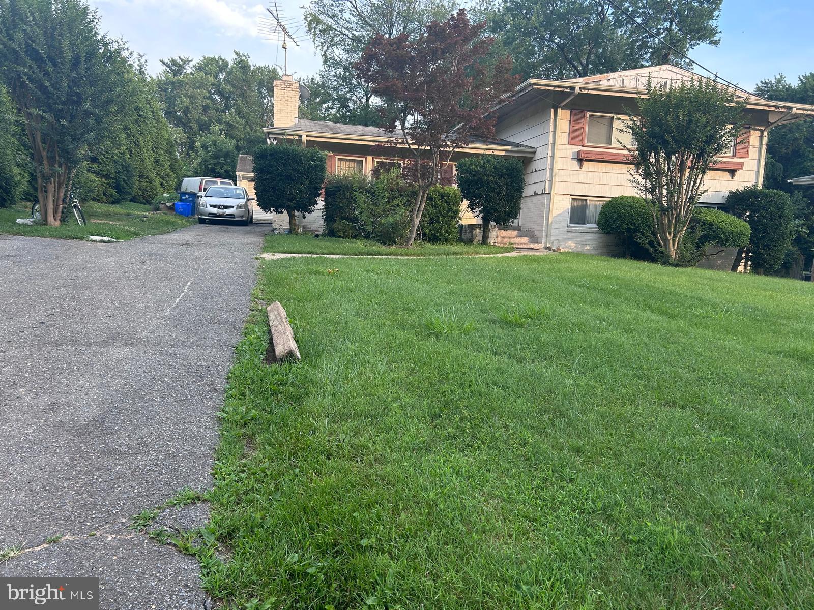 11135 Lockwood Drive Silver Spring, MD 20901 - Photo 3 of 3 Long Driveway