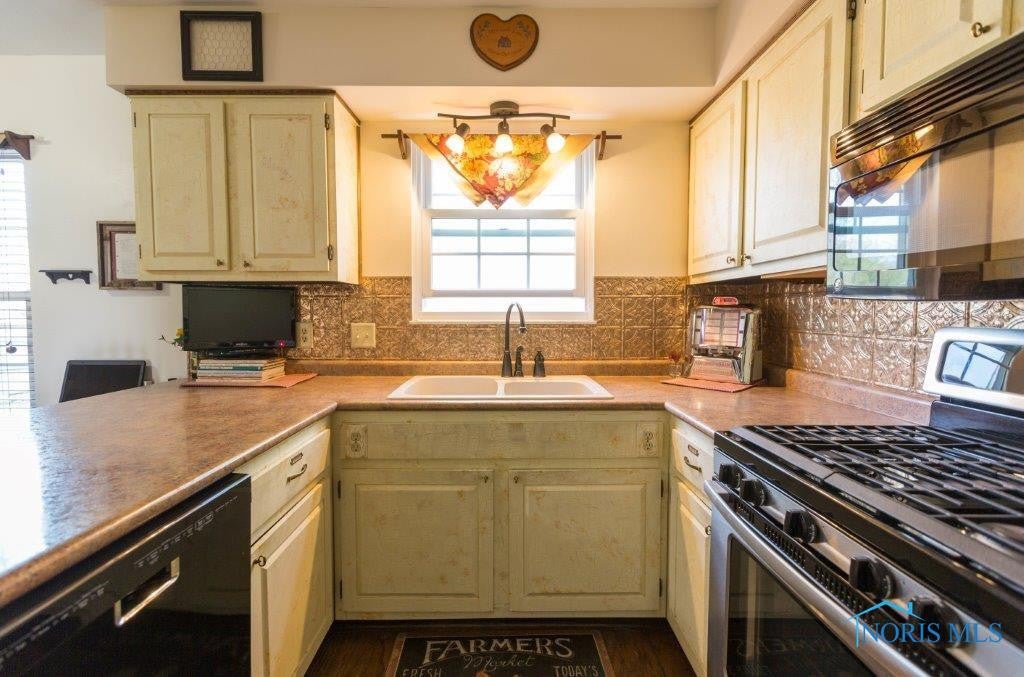6031 Pebblestone Road Sylvania, OH 43560 - Photo 8 of 29 Photo 8
