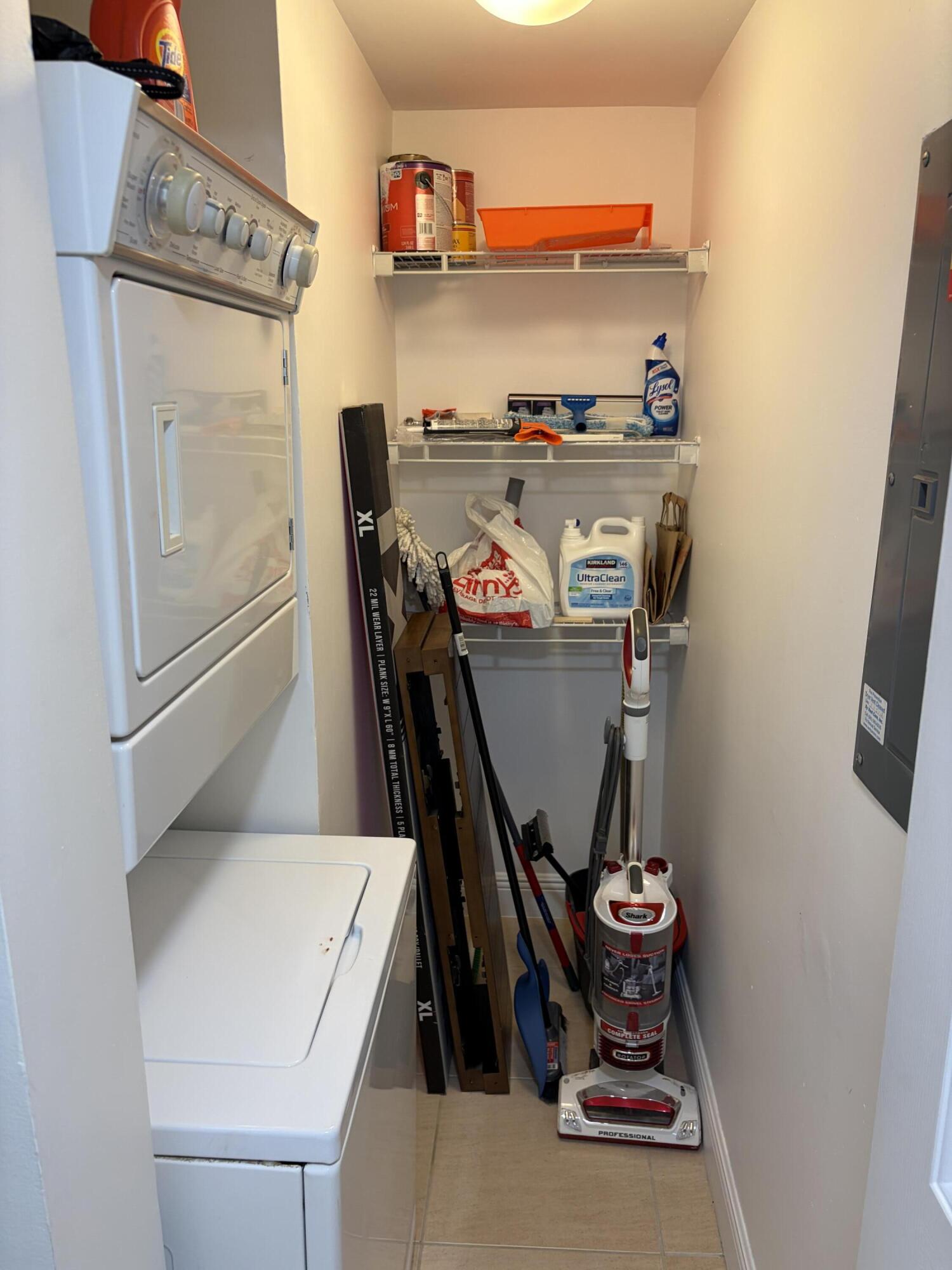 610 Clematis Street West Palm Beach, FL 33401 - Photo 33 of 33 a view of dining room with washer and dryer