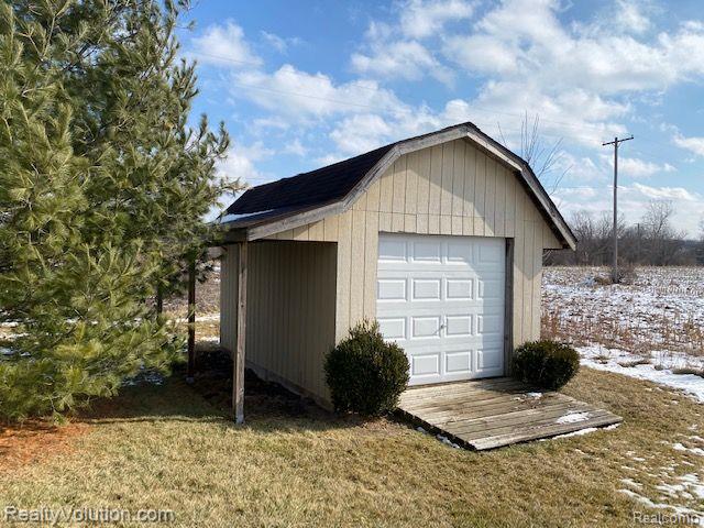 4203 South Mill Road Dryden, MI 48428 - Photo 2 of 30