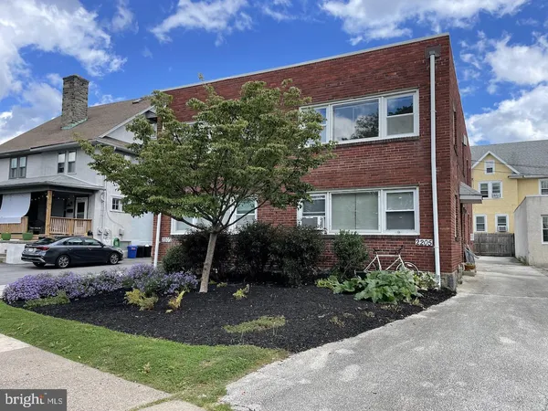 $1,595 | 2205 East Darby Road, Havertown, PA 19083